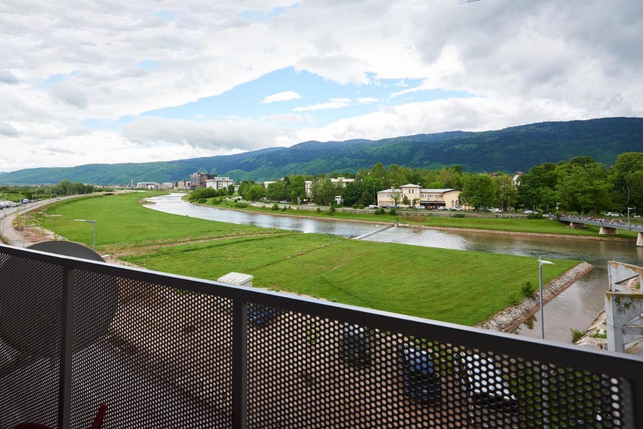 Apartment River View *
