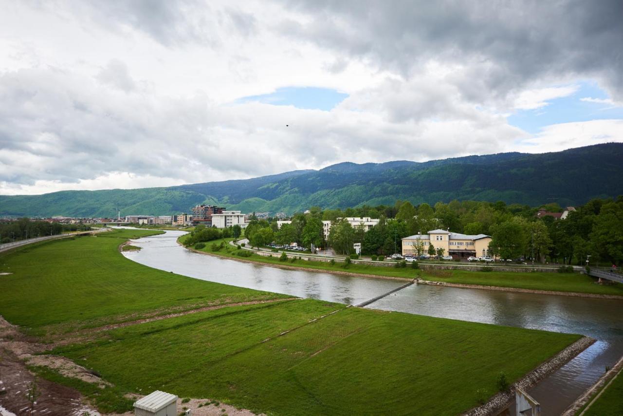 River View *